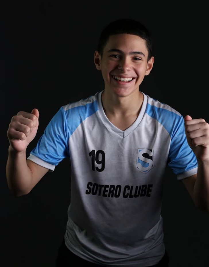 Alunos da turma Sub 16 praticando esporte - Vôlei